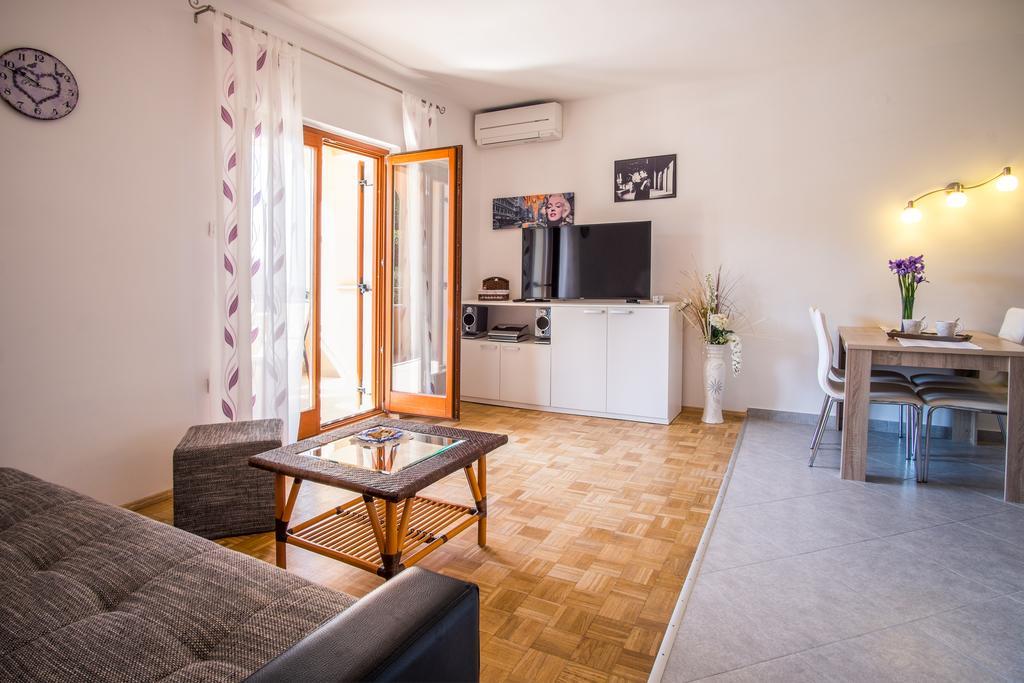 Apartments Iva Krk Town Buitenkant foto